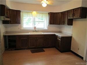5th image of 3986 Lincoln Ave