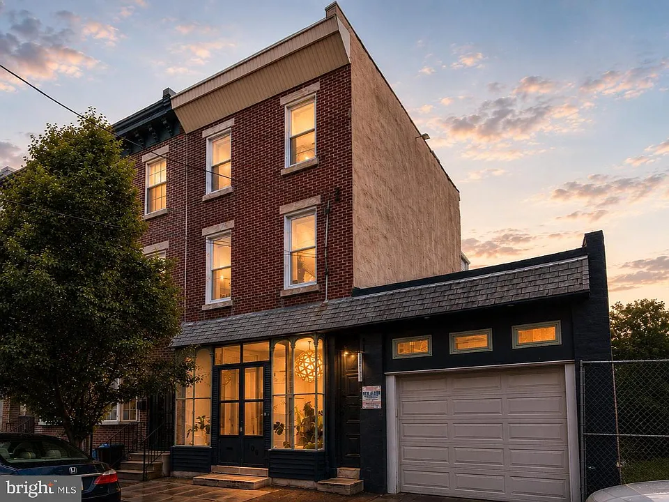108 Richmond St