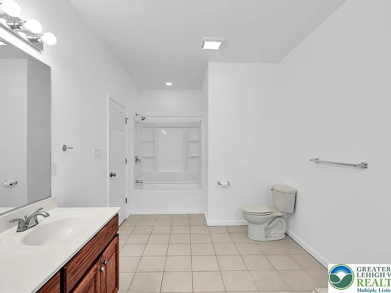 825 16th Ave — Photo 23