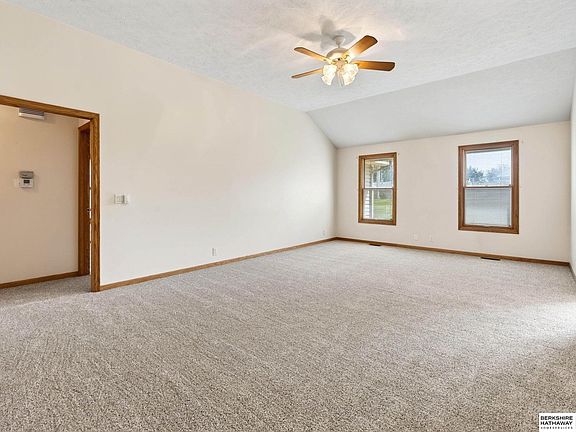 3rd image of 9102 S Glenview Dr