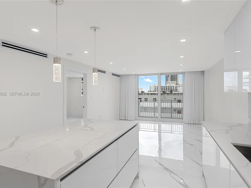 345 Ocean Dr #708