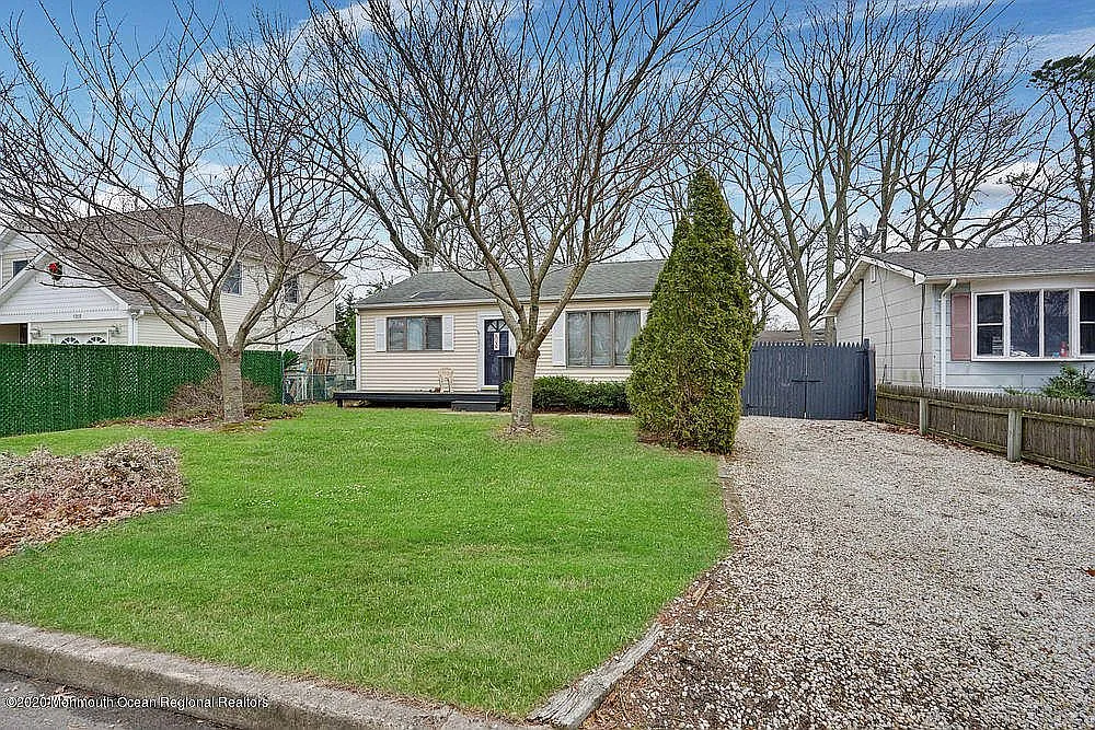 1218 Curtis Ave photo 1
