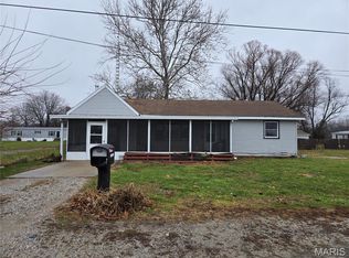 521 E 8th St, Ramsey, IL 62080