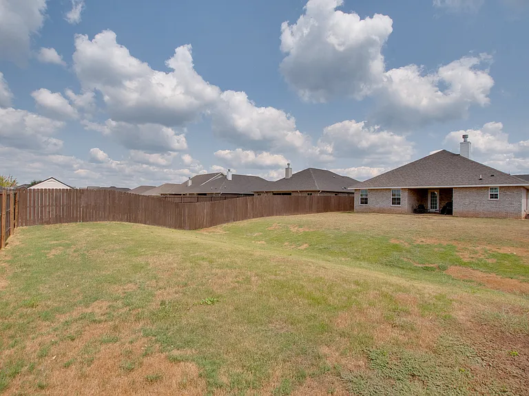 200 Abercorn Dr — Photo 22