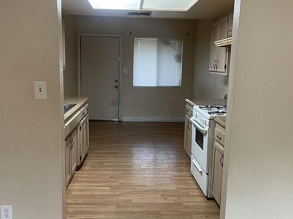 2nd image of 2328 Gurley St #B