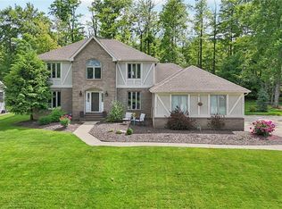 3831 Sweetwater Dr, Brecksville, OH 44141