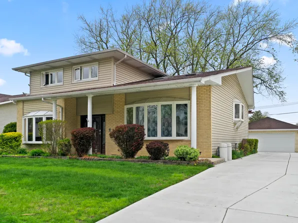 1820 Azalea Ln, Mount Prospect, IL 60056