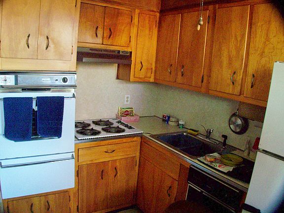 Eat-In-Kitchen