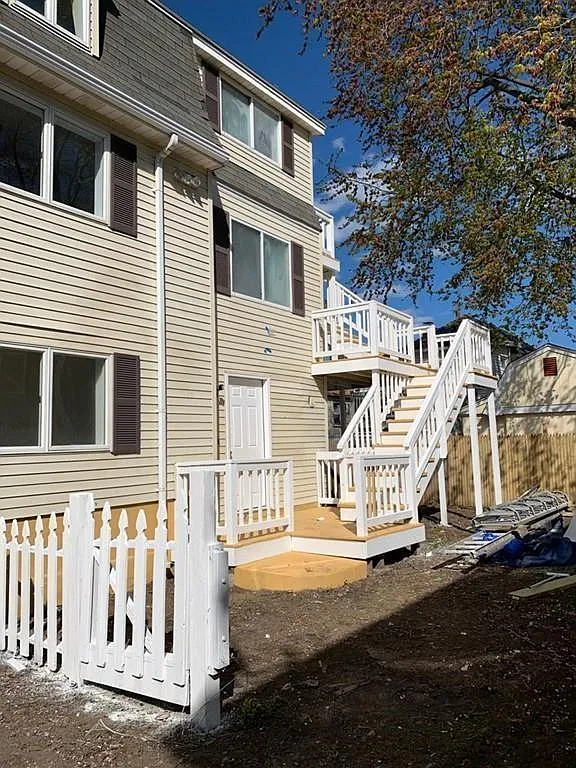 2 bed, 900 sqft, $2,400 — Photo 1