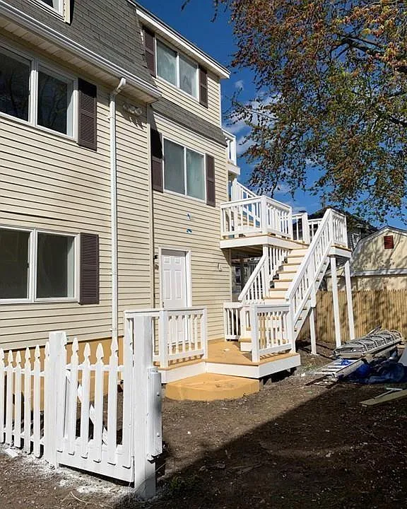 28 Ellerton St #1