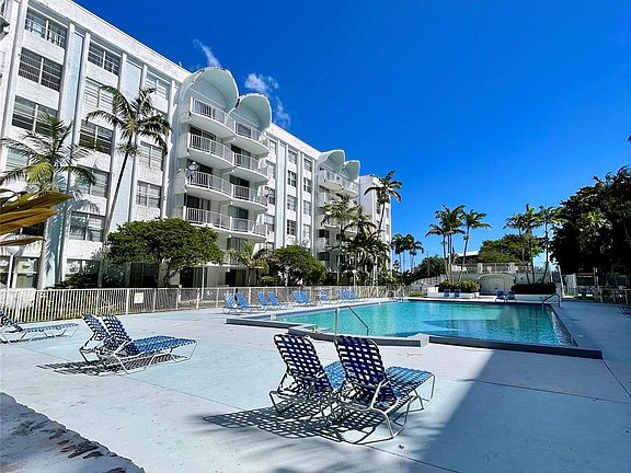 3rd image of 494 NW 165th Street Road #C108