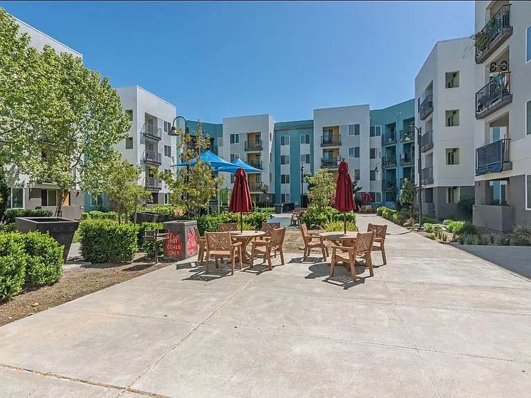Charlotte Park — Photo 14