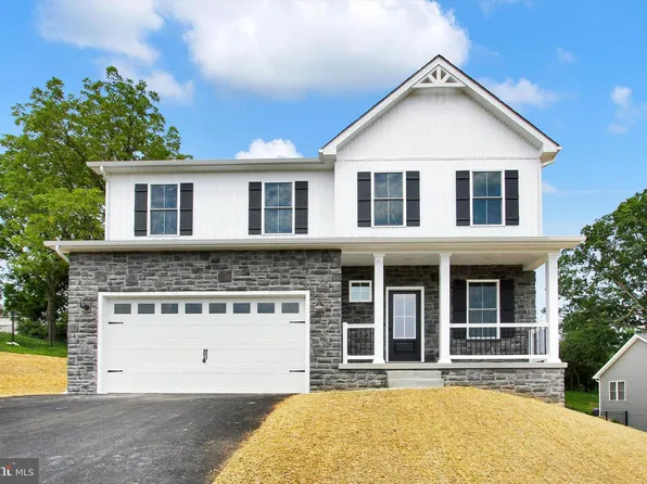 10189 Hunters Ridge Dr, Waynesboro, PA 17268