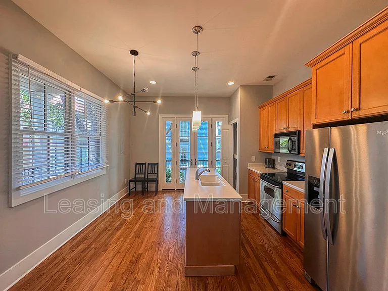 13 Corinne St — Photo 4