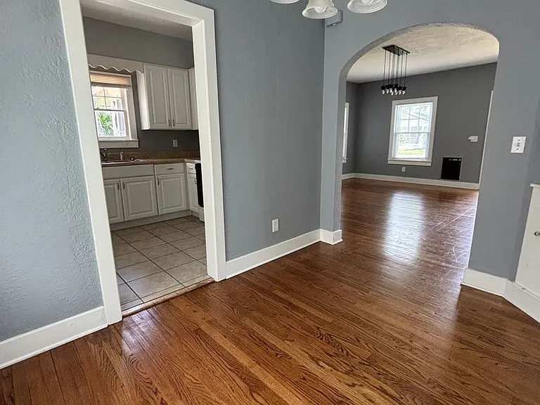 211 N Highland Ave — Photo 23