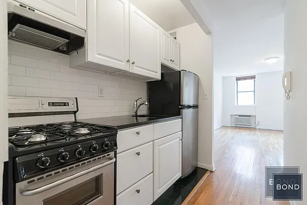 Rented by Bond New York | media 22