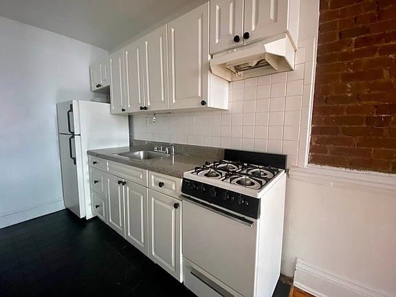 5th image of 237 Clermont Ave #1