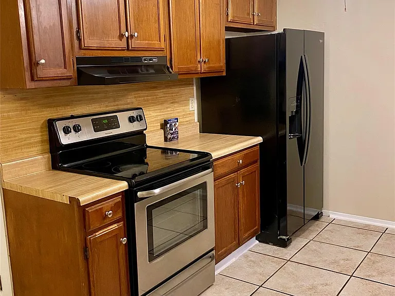 1806 Sierra Dr — Photo 4