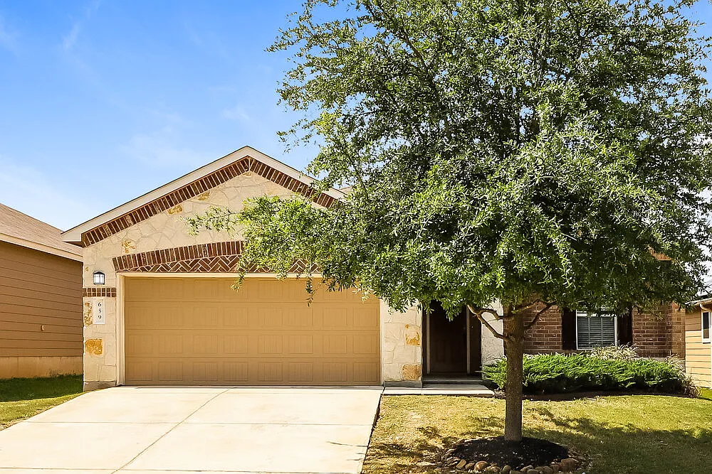 3 bed, 2.0 bath, 1882 sqft, $2,015 — Photo 1