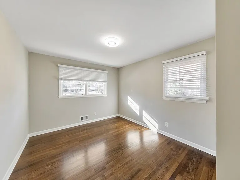 909 Rosedale Dr — Photo 23