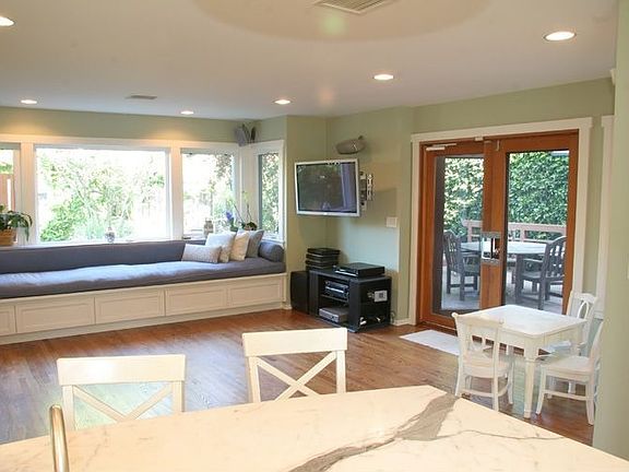 5th image of 2924 Clune Ave