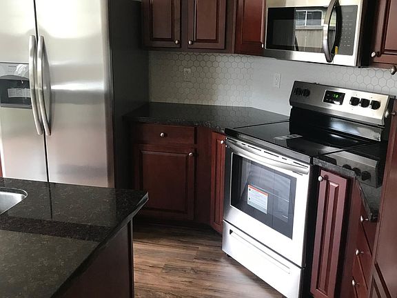3rd image of 6417 Discovery St E