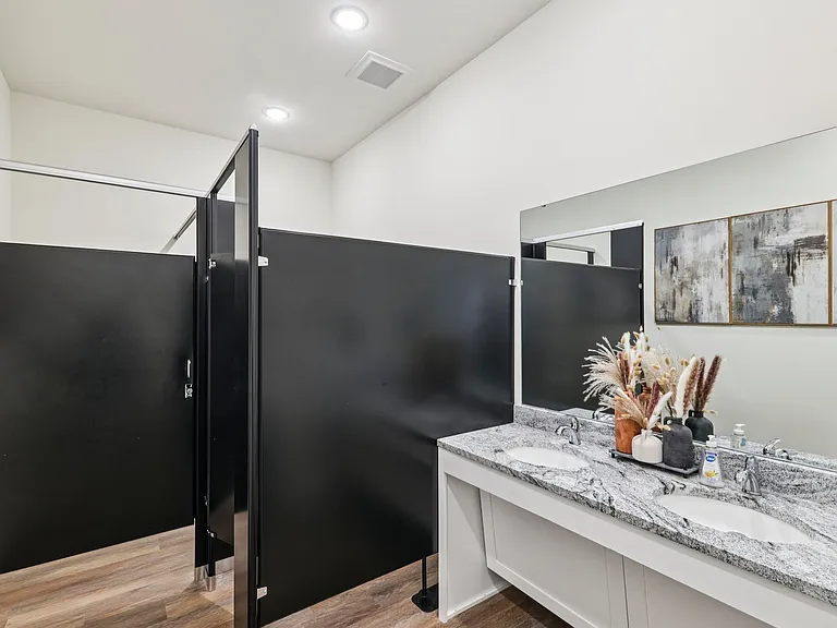 Thornwood Apartments — Photo 8