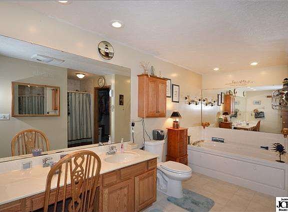 5th image of 217 Bishop Dr