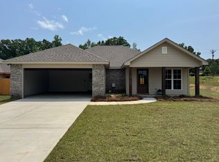 8 Jackson Square Dr, Hattiesburg, MS 39402
