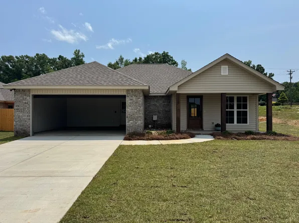8 Jackson Square Dr, Hattiesburg, MS 39402