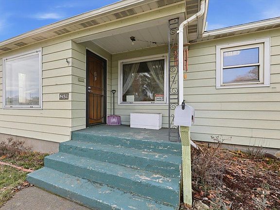 3rd image of 4811 N Maple St