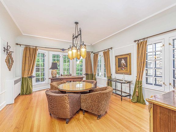 5th image of 1038 Woodbine Ave