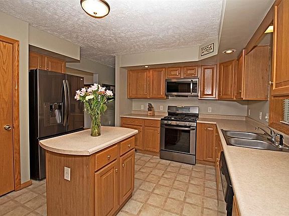 4th image of 125 Minot Ln