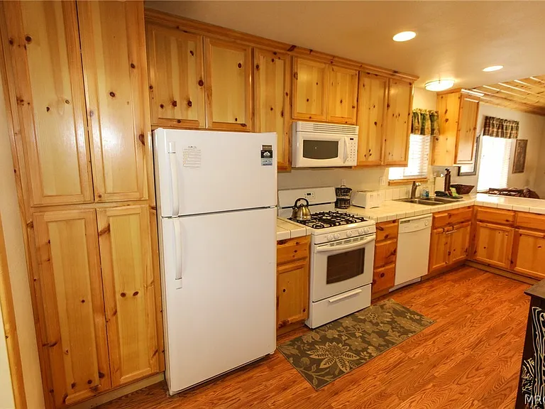 2107 2nd Ln — Photo 8