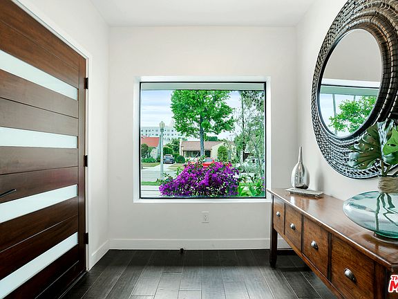 5th image of 580 N Lucerne Blvd