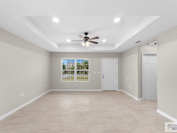 2nd image of 821 E Parkwood Dr