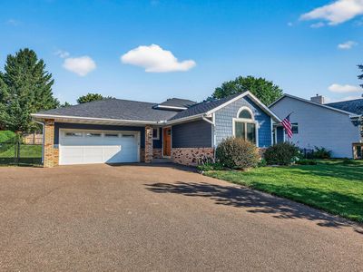 341 Wedgewood Dr, Mahtomedi, MN, 55115