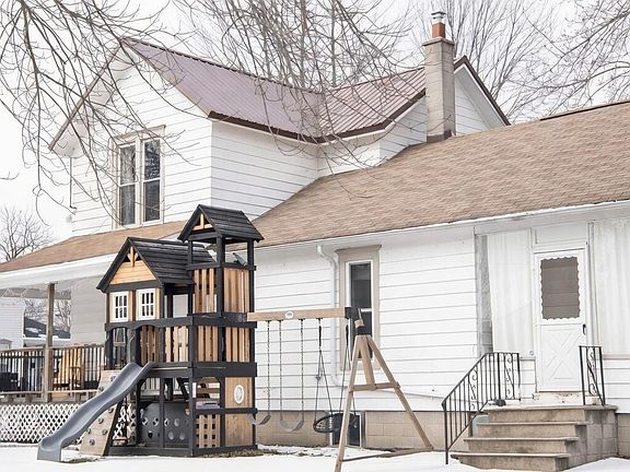 3rd image of 321 Stanton St