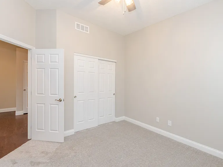 476 Carrick Dr — Photo 9