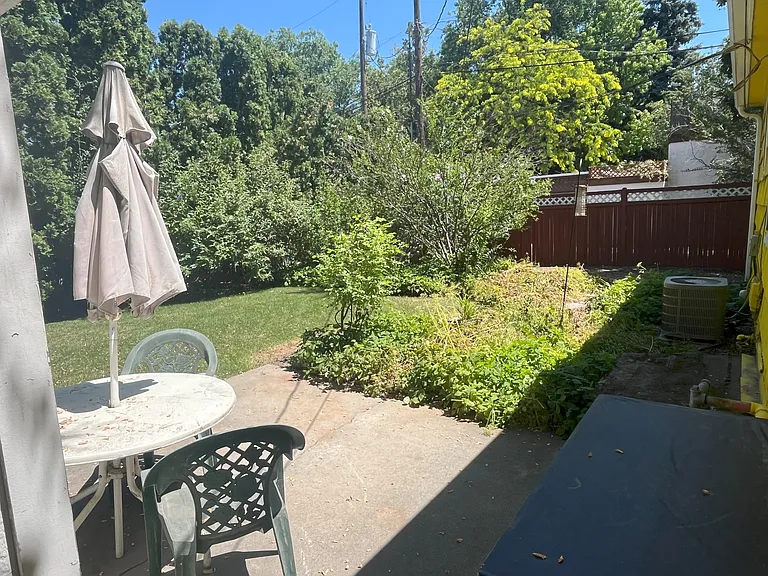 930 W Sylvan St — Photo 16