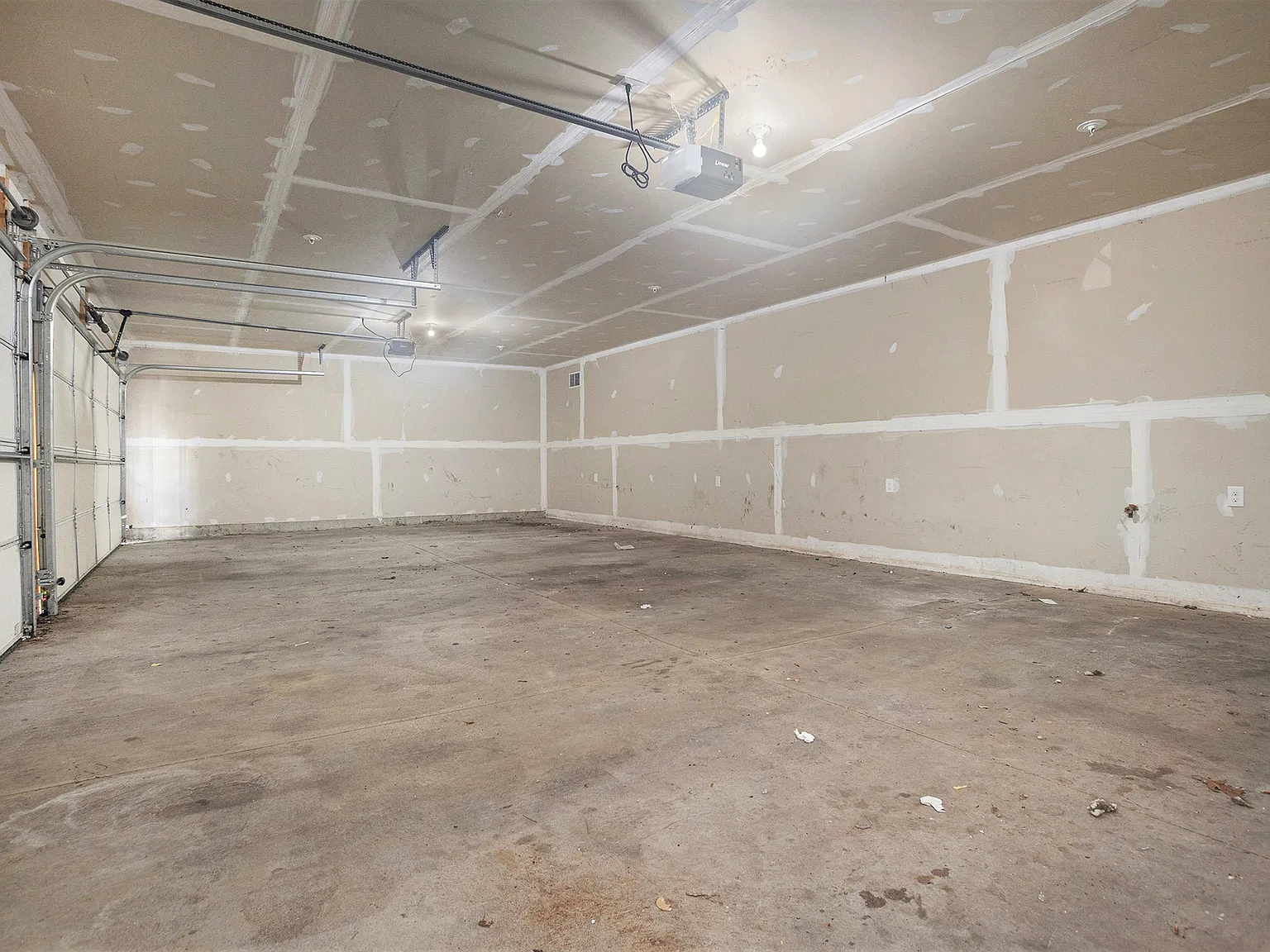2625 Redwood Ave — Photo 3
