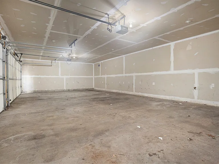 2625 Redwood Ave — Photo 3
