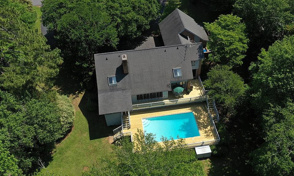 1st image of 208 Brookfield Dr