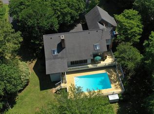 208 Brookfield Dr, Greenwood, SC 29646