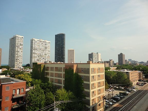 5th image of 1122 W Catalpa Ave APT 708
