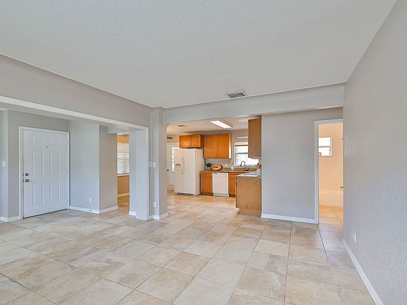 3rd image of 619 40th Ave N