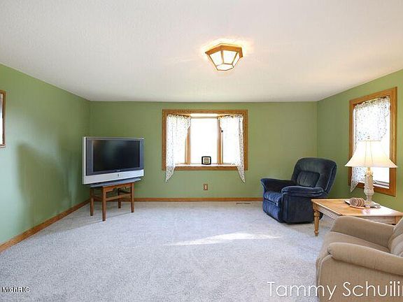 3rd image of 14685 Laketon Ave