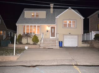 1015 Ponsi St, Fort Lee, NJ 07024