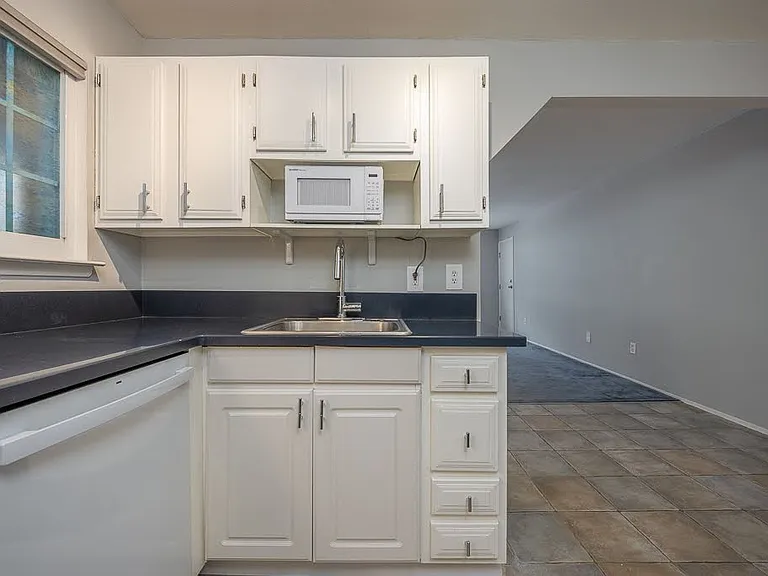 219 Fox Run Ln — Photo 12