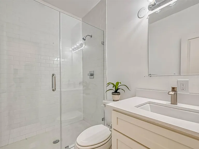 1924 Calumet St #202 — Photo 7